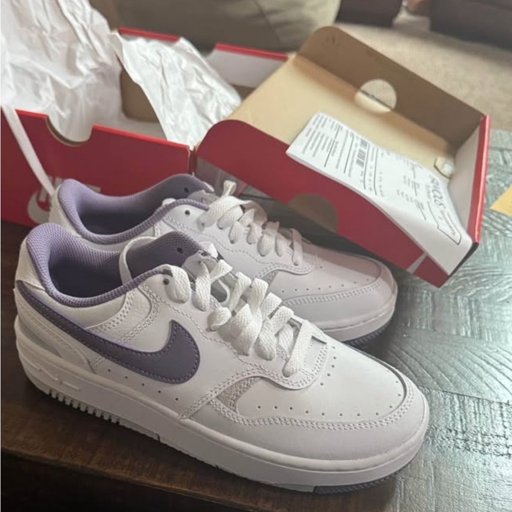 6.5 Nike Gamma Force white& purple